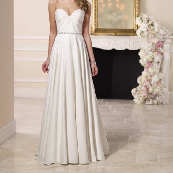 Stella York Dresses & Skirts - Essence of Australia, Stella York Crepe Wedding dress, size 8
